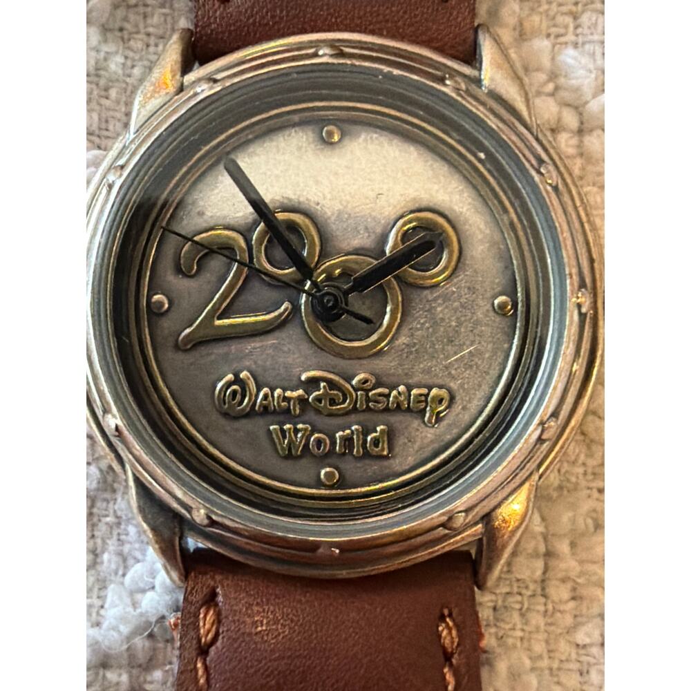 Walt Disney World Millennium 2000 Celebrate Wrist Watch Brown Leather Strap SEE